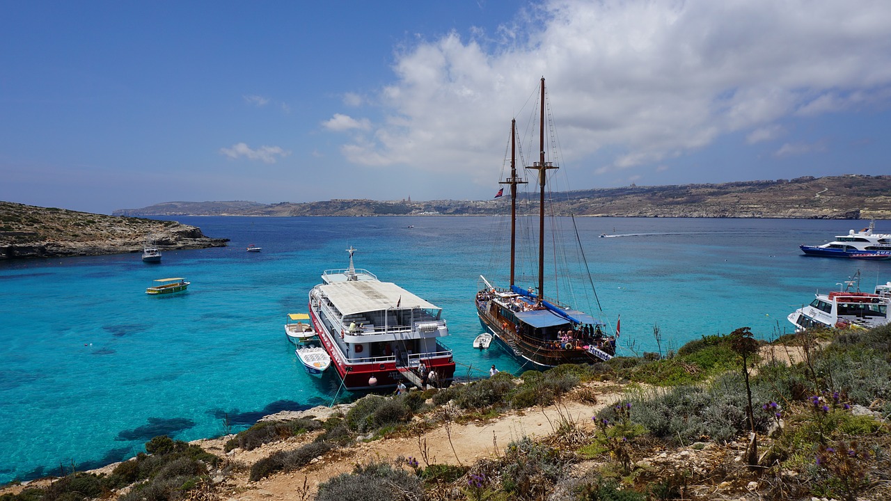 blue-lagoon-2398140_1280